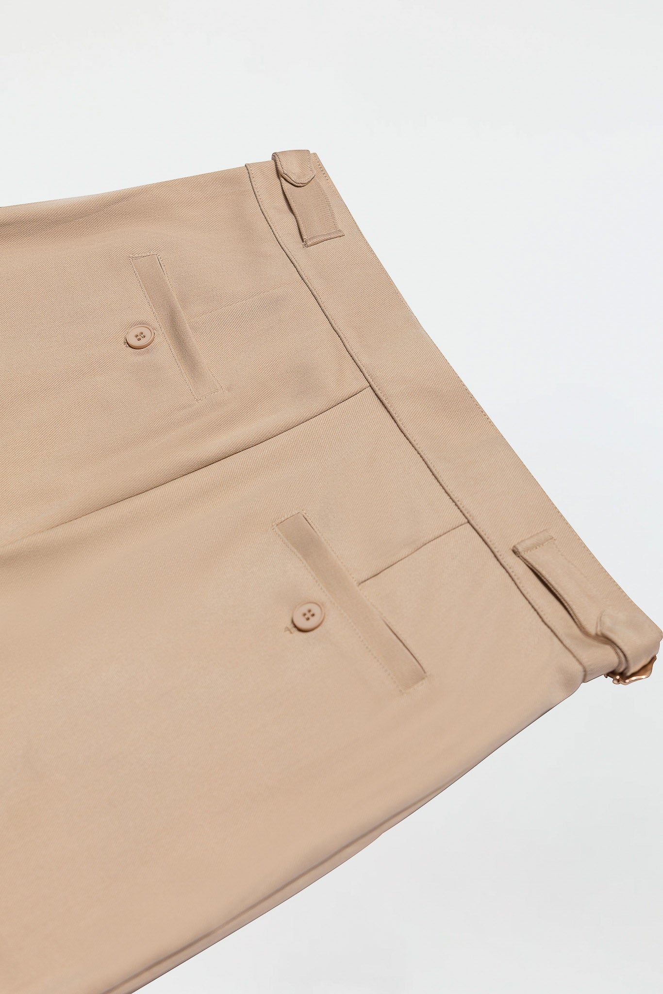 PLEATED PANTS – BEIGE