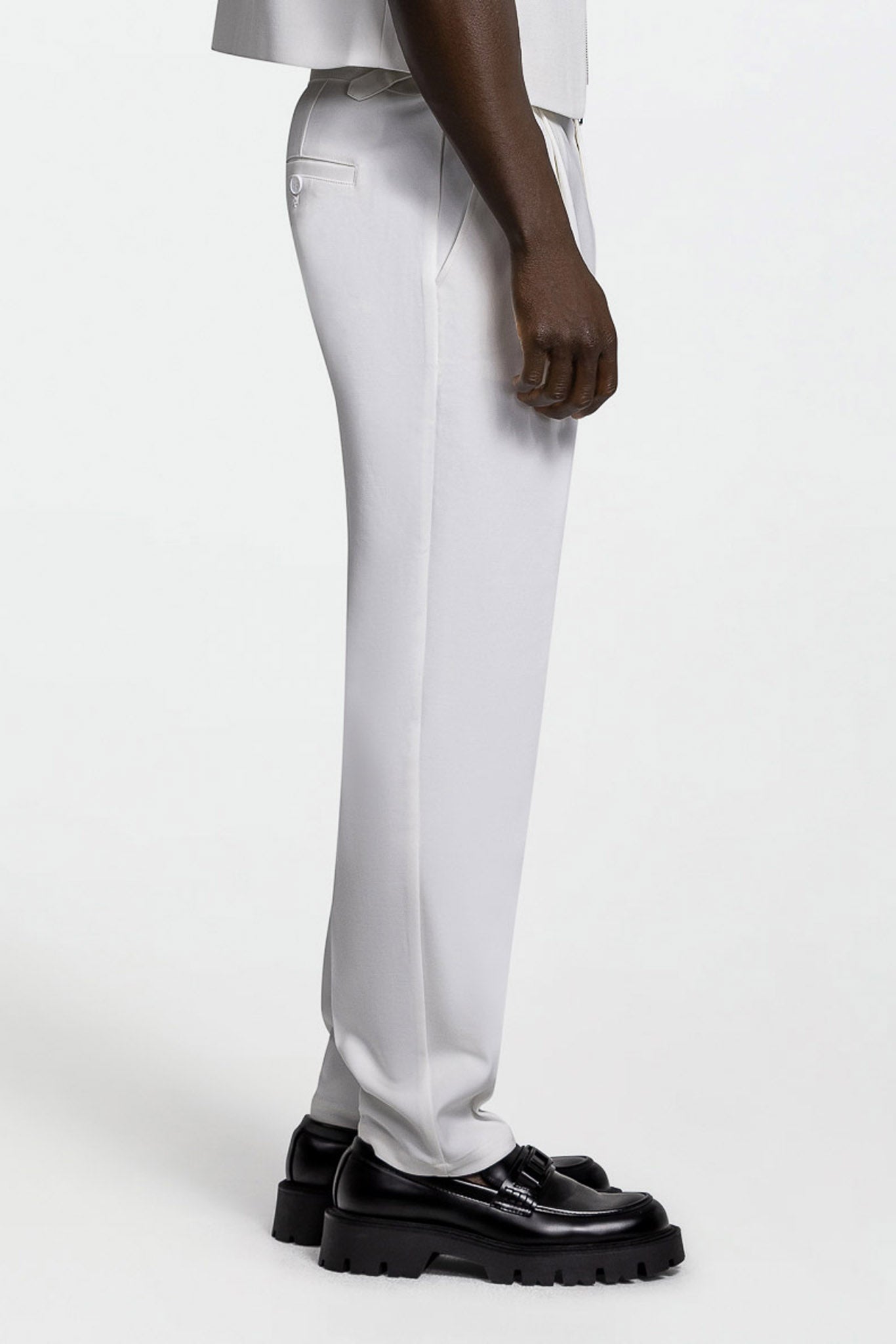 PLEATED PANTS – WHITE