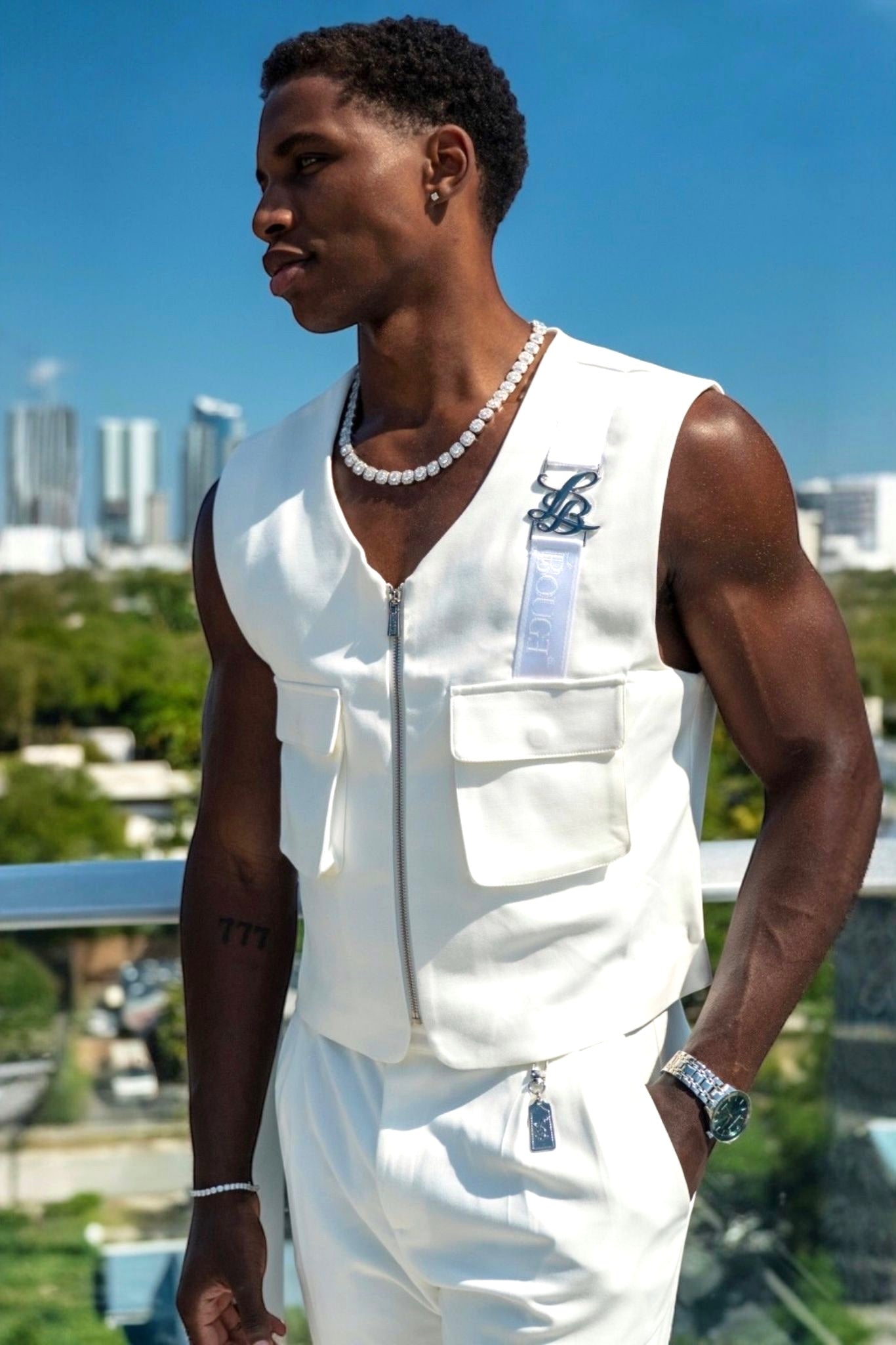 CROPPED VEST - WHITE