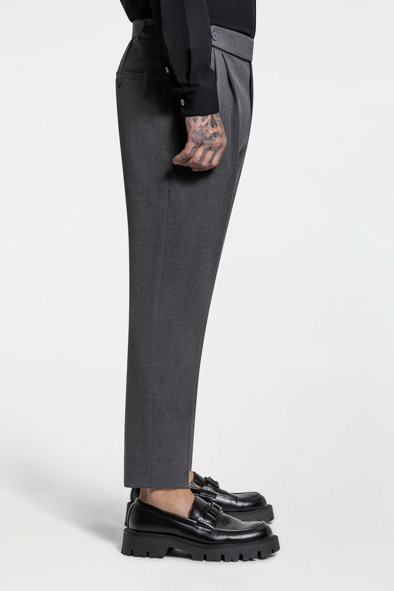 PLEATED PANTS – CHARCOAL