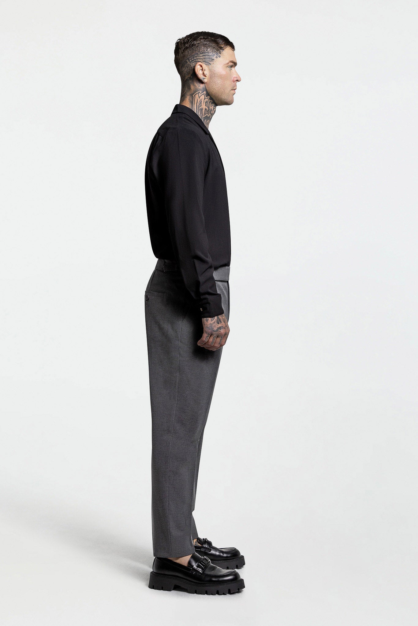 PLEATED PANTS – CHARCOAL