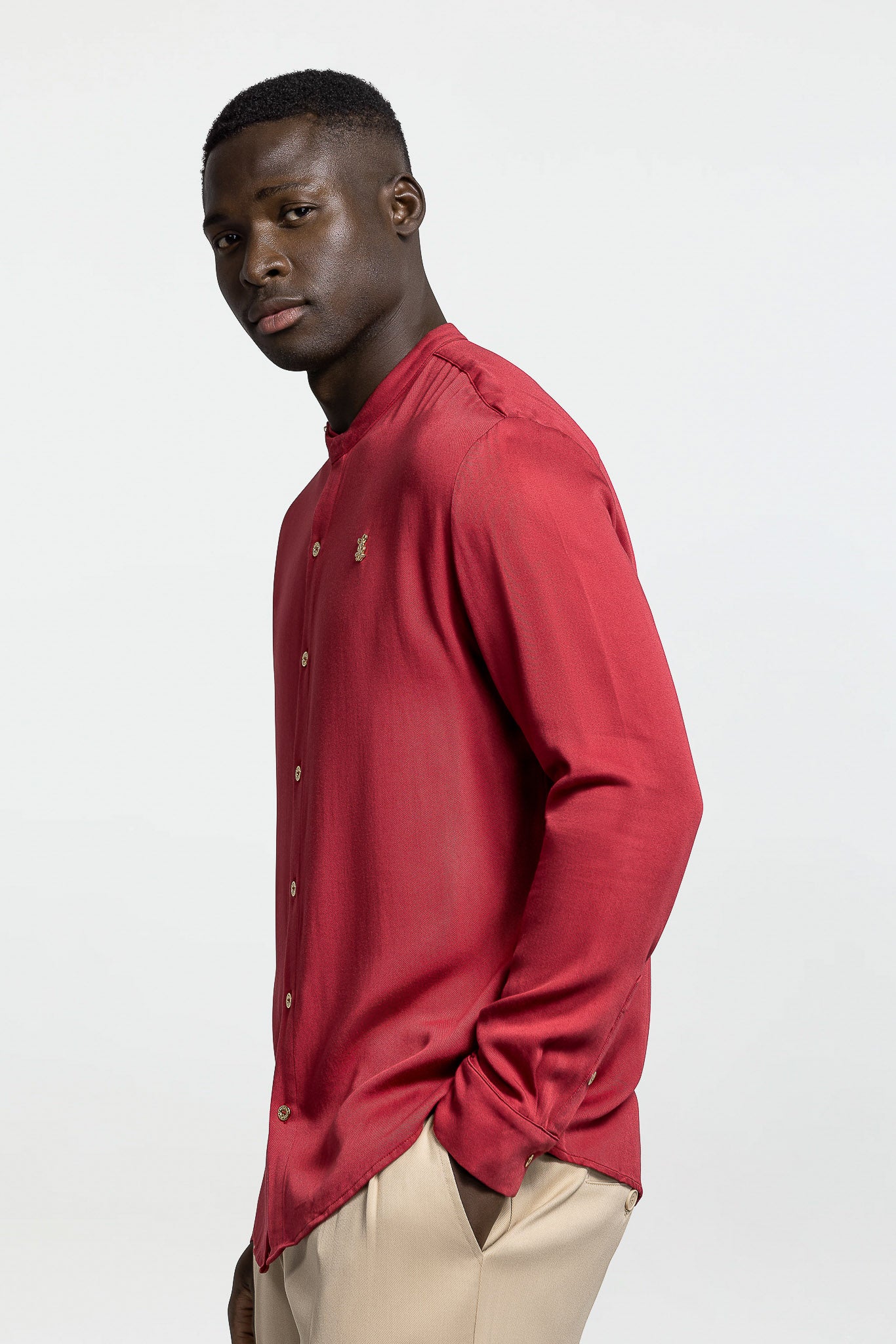 SIDE BUTTON GRANDAD COLLAR SHIRT – CARDINAL RED