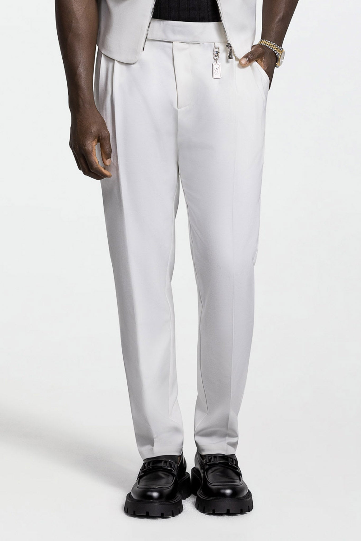 PLEATED PANTS – WHITE