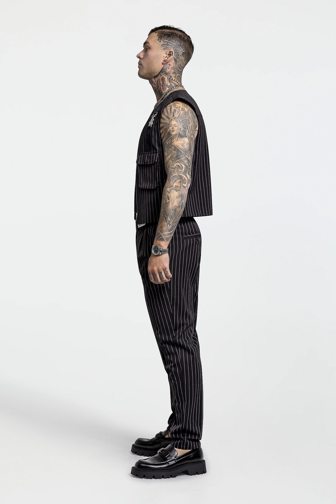 PLEATED PANTS – BLACK PINSTRIPE