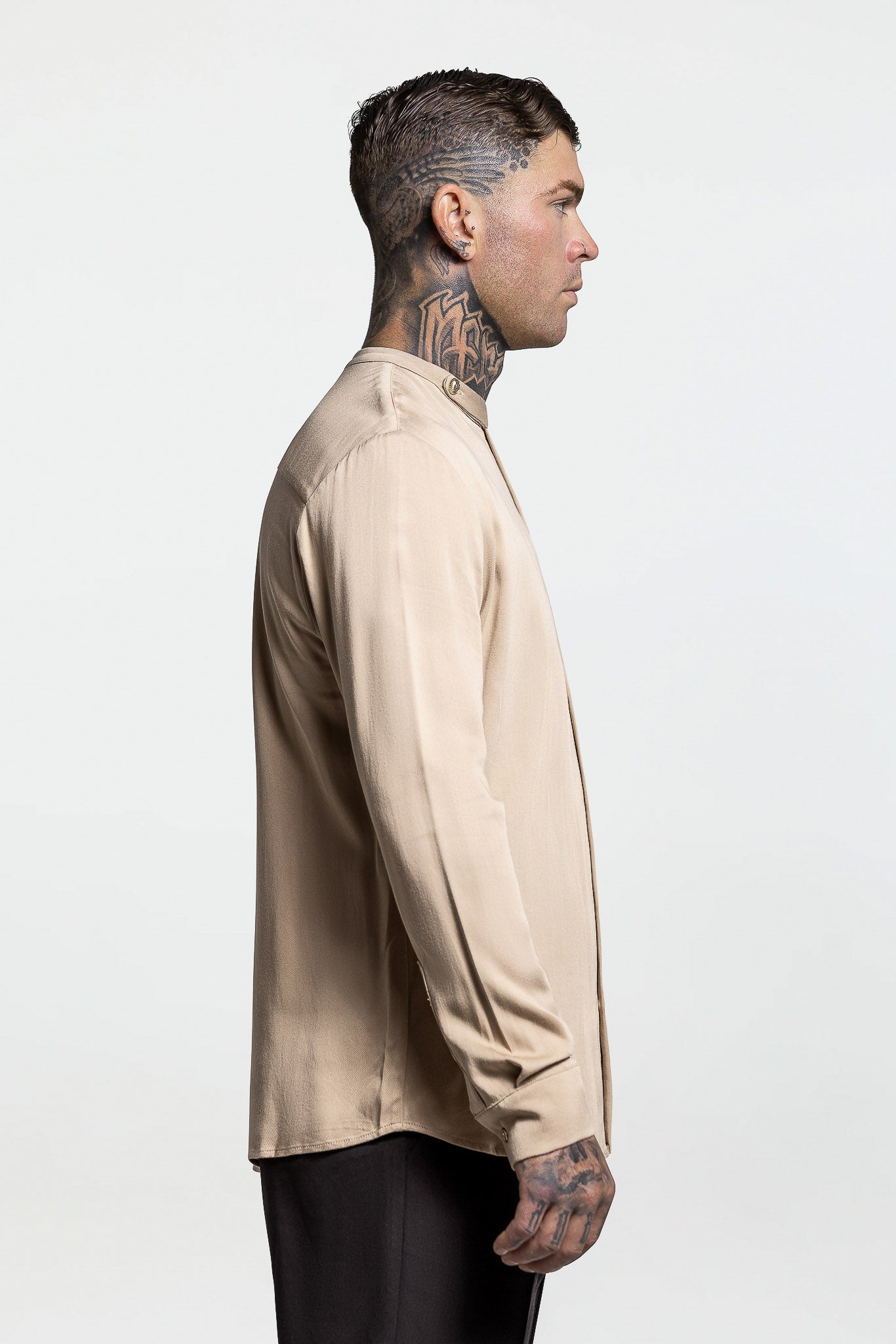 SIDE BUTTON GRANDAD COLLAR SHIRT – TAN