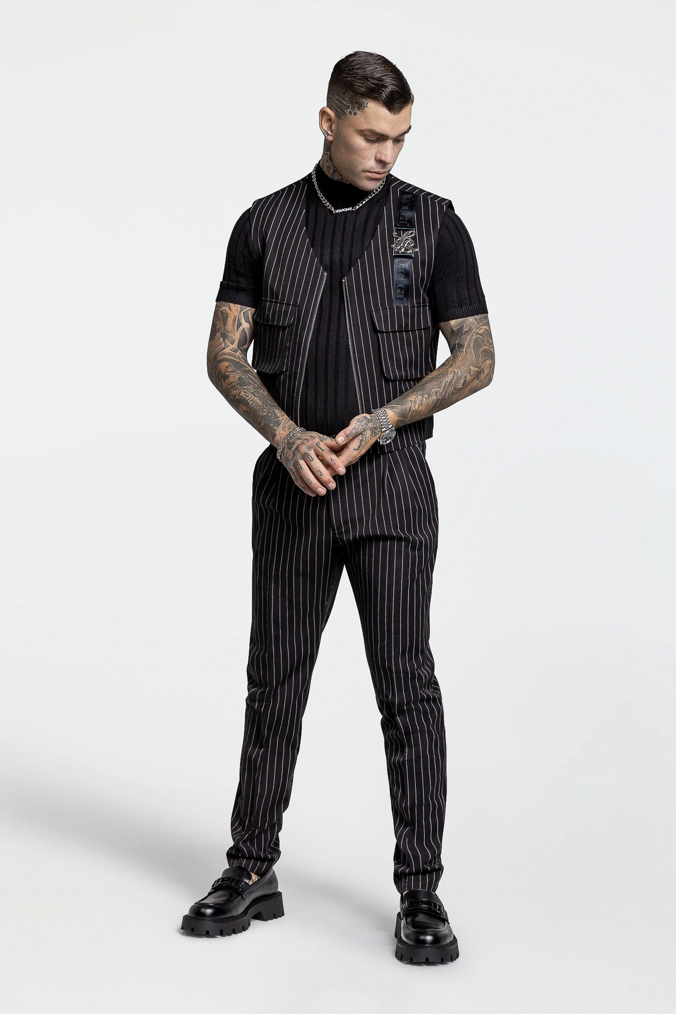 PLEATED PANTS – BLACK PINSTRIPE
