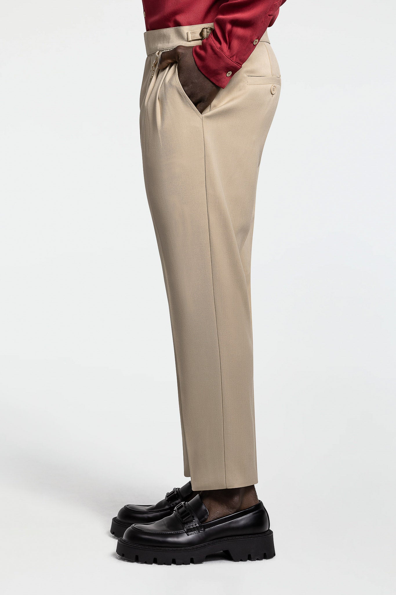 PLEATED PANTS – BEIGE
