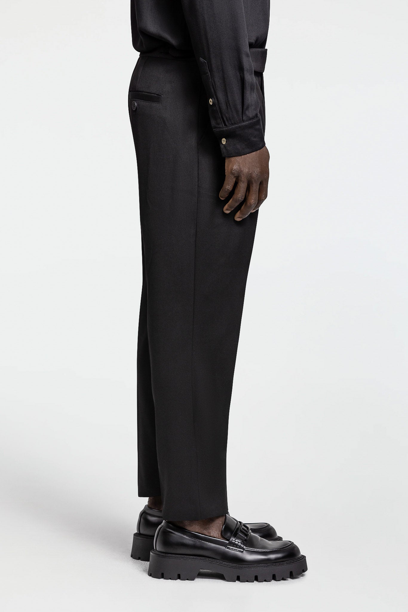 PLEATED PANTS – BLACK