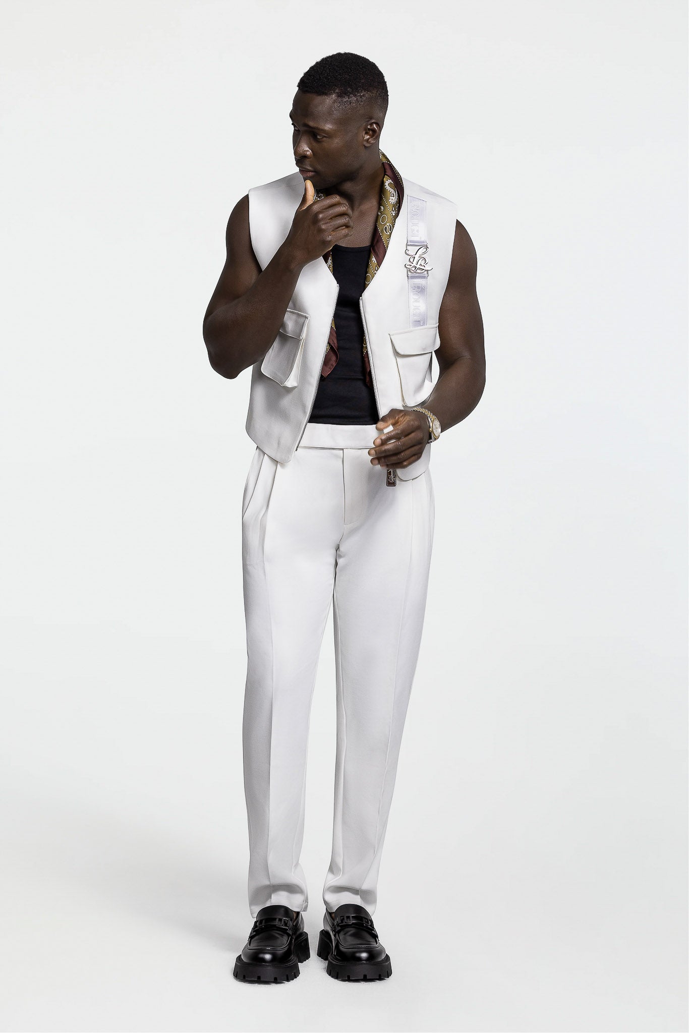 PLEATED PANTS – WHITE