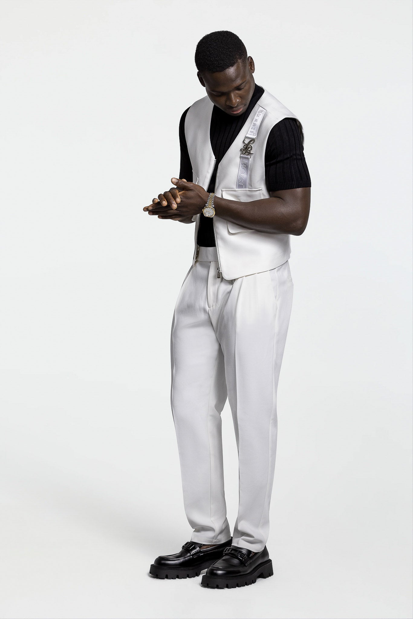 PLEATED PANTS – WHITE