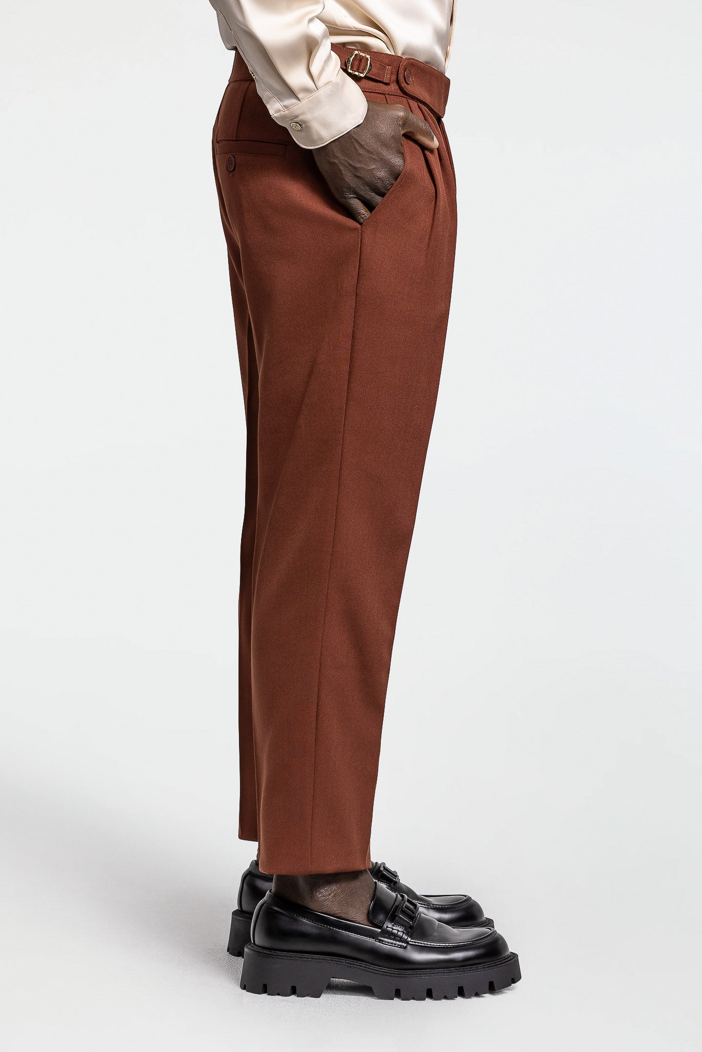 PLEATED PANTS – VENETIAN RED