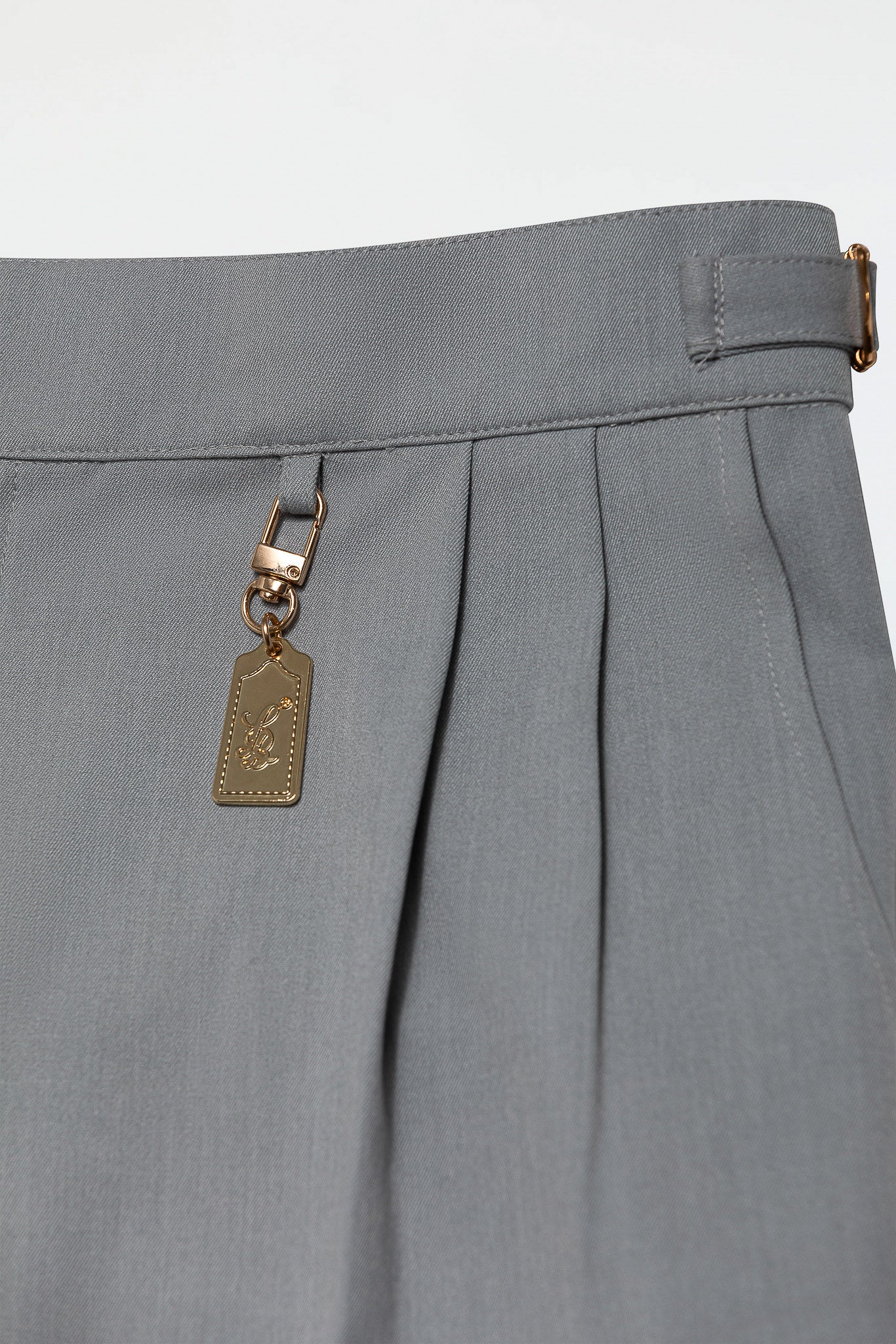 PLEATED PANTS – GREY
